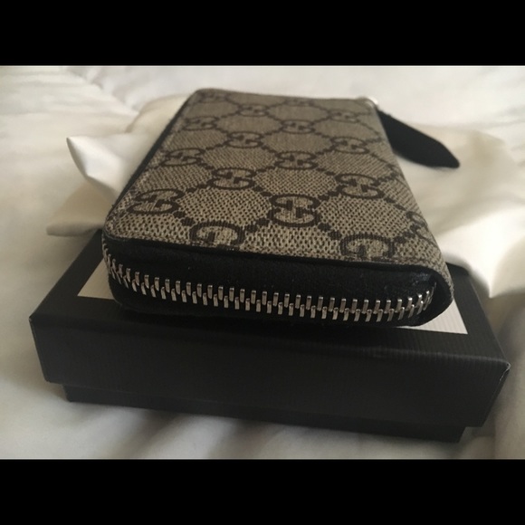 SOLD-Authentic Gucci Wallet - Picture 7 of 8